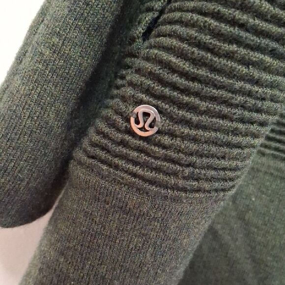 Lululemon Cardigan Sweater Womens Dark Green Size M-L (no tag) Long Sleeves Warm - Picture 2 of 9